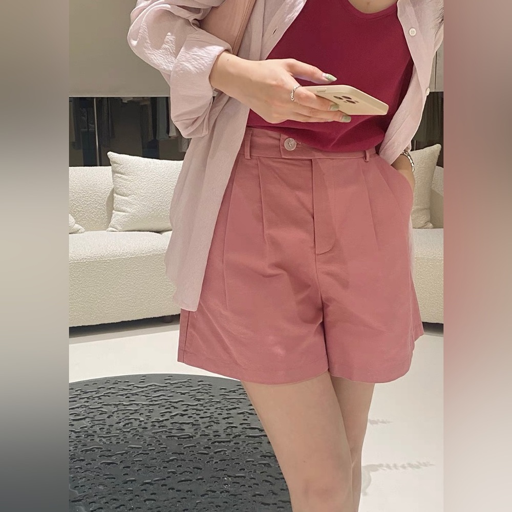 Pink pleated shorts